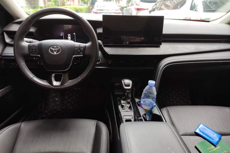 Used Toyota Camry 2024 Dual-Motor 2.0 HG Premium Edition Center Console
