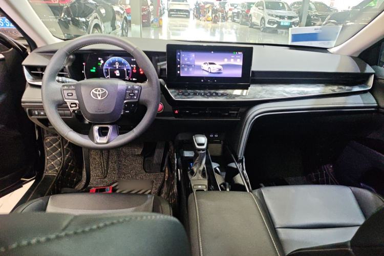 Used Toyota Camry 2024 Dual-Motor 2.0 HE Elite Edition Center Console