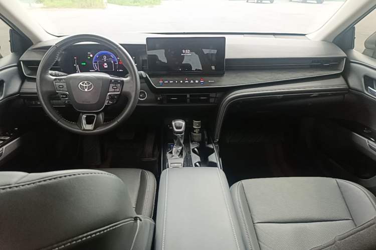 Used Toyota Camry 2024 Dual-Motor 2.0 HGVP Luxury Edition Center Console