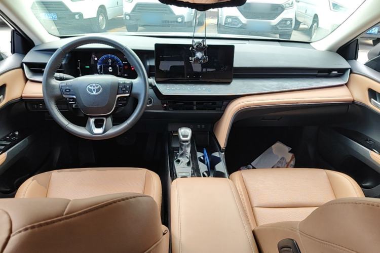 Used Toyota Camry 2024 Dual-Motor 2.0 HGVP Luxury Edition Center Console