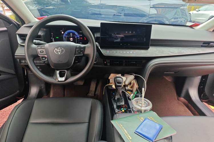 Used Toyota Camry 2024 Dual-Motor 2.0 HE Elite Edition Center Console