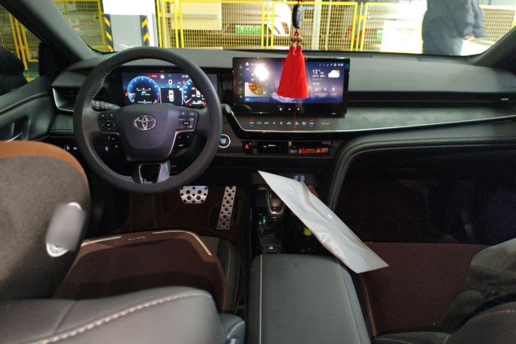 Used Toyota Camry 2024 2.0S Sport Edition Center Console