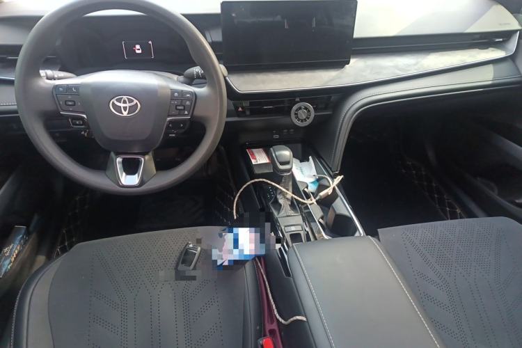 Used Toyota Camry 2024 Dual-Motor 2.0 HE Elite Edition Center Console