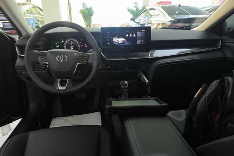 Used Toyota Camry 2024 Dual-Motor 2.0 HE Elite Edition Center Console