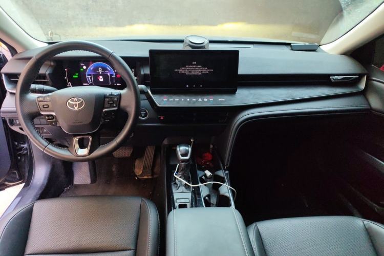 Used Toyota Camry 2024 Dual-Motor 2.0 HGVP Luxury Edition Center Console