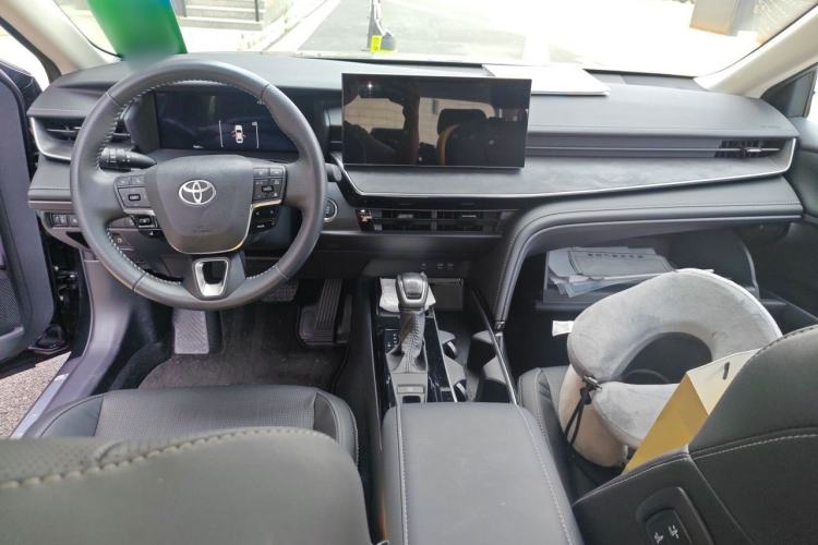 Used Toyota Camry 2024 2.0G Prestige Edition Center Console