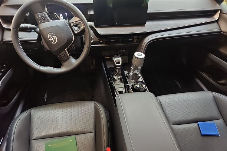 Used Toyota Camry 2024 Dual-Engine 2.5HG Prestige Edition Center Console