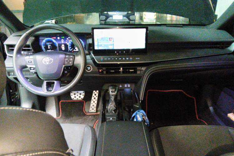 Used Toyota Camry 2024 Dual-Motor 2.0HS Sport Edition Center Console