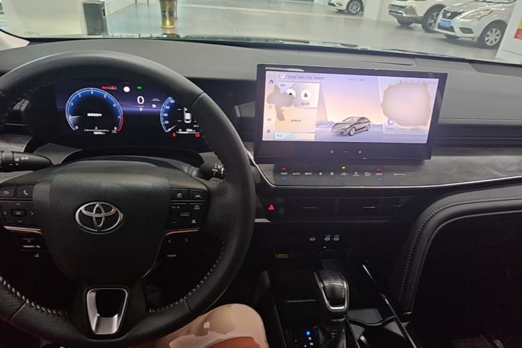 Used Toyota Camry 2024 2.0G Prestige Edition Center Console
