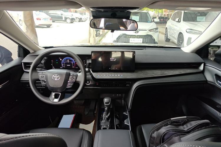 Used Toyota Camry 2024 2.0E Elite Edition Center Console