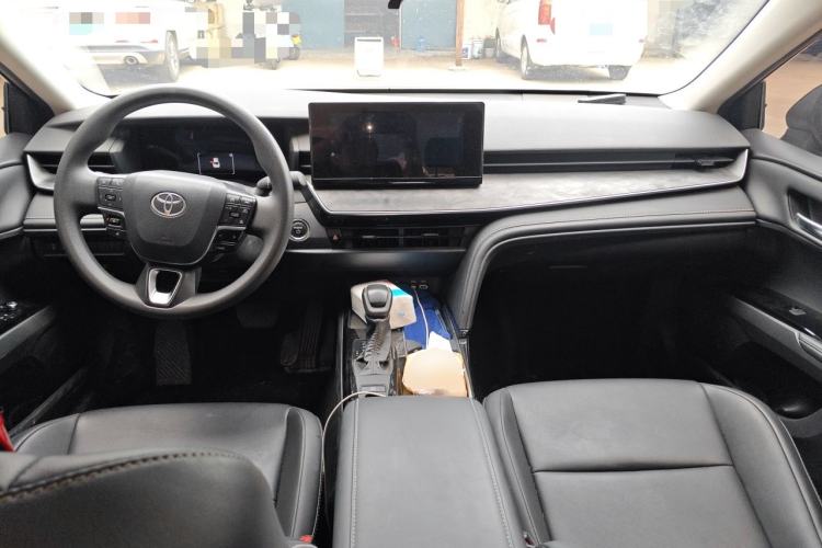 Used Toyota Camry 2024 Dual-Motor 2.0 HE Elite Edition Center Console