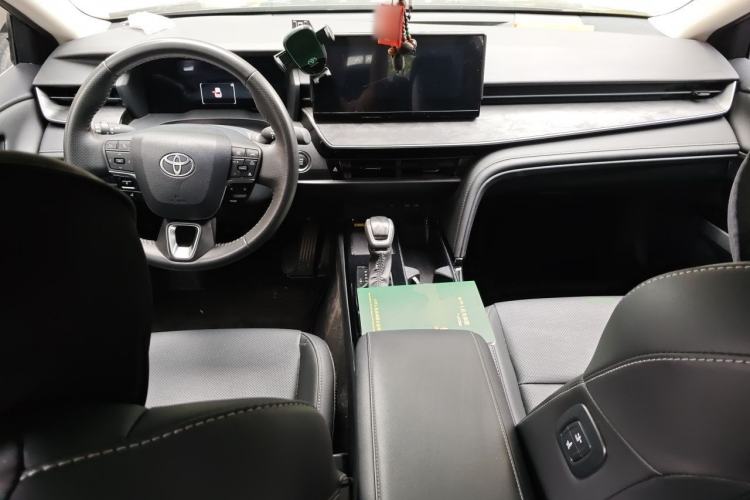 Used Toyota Camry 2024 2.0 GVP Luxury Edition Center Console