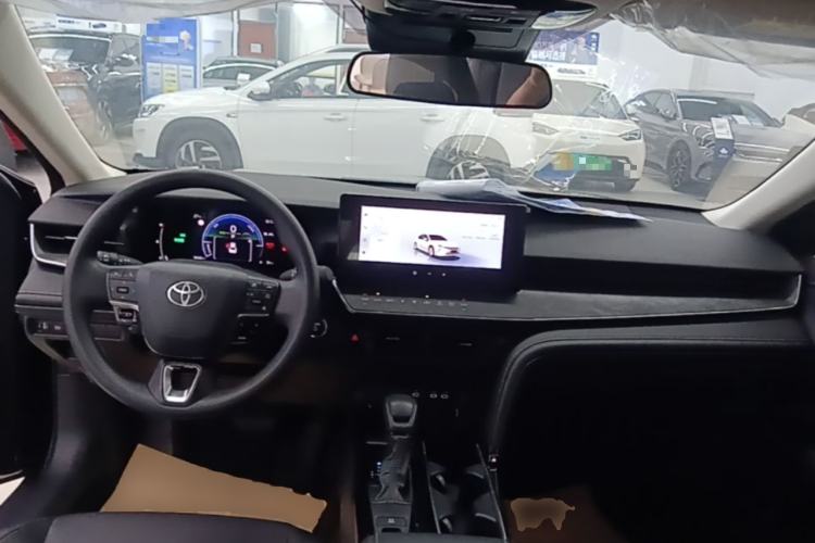 Used Toyota Camry 2024 Dual-Motor 2.0 HE Elite Edition Center Console