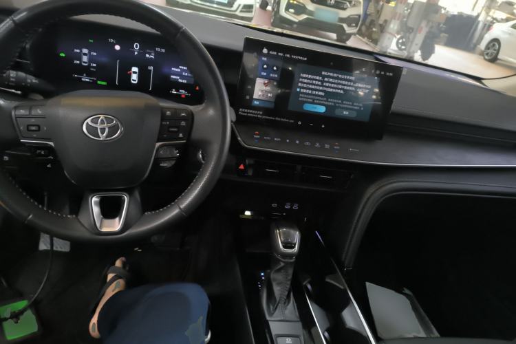Used Toyota Camry 2024 Dual-Motor 2.0 HG Premium Edition Center Console