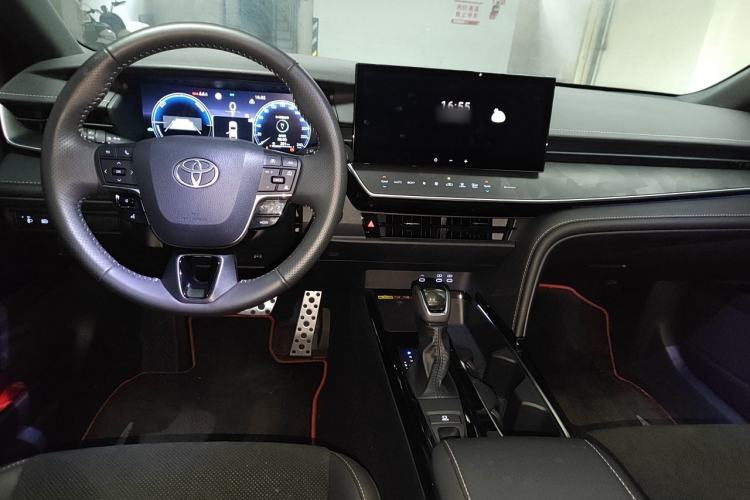 Used Toyota Camry 2024 Dual-Motor 2.5 HXS Sport Plus Edition Center Console