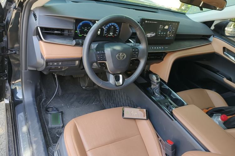 Used Toyota Camry 2024 Dual-Motor 2.0 HG Premium Edition Center Console