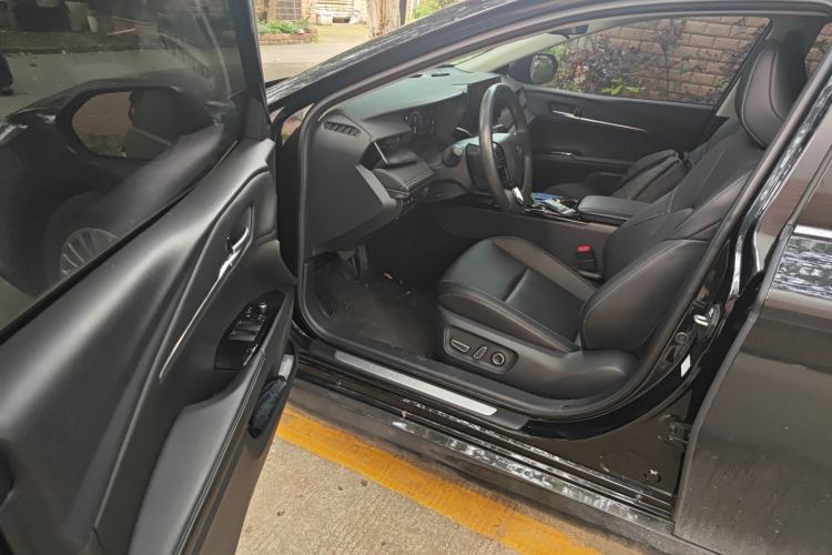 Used Toyota Camry 2024 2.0 GVP Luxury Edition Driver Seat