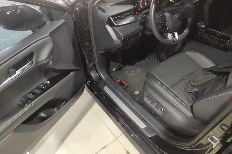 Used Toyota Camry 2024 Dual-Motor 2.0 HGVP Luxury Edition Driver Seat