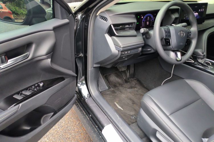 Used Toyota Camry 2024 Dual-Motor 2.0 HE Elite Edition Driver Seat