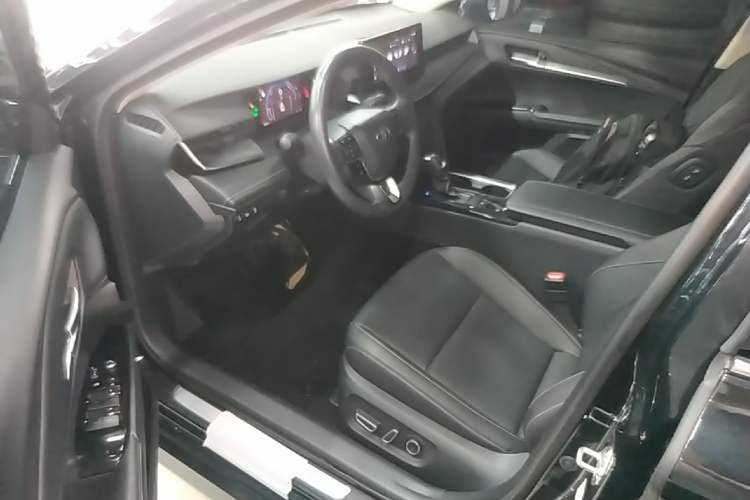Used Toyota Camry 2024 Dual-Motor 2.0 HGVP Luxury Edition Driver Seat