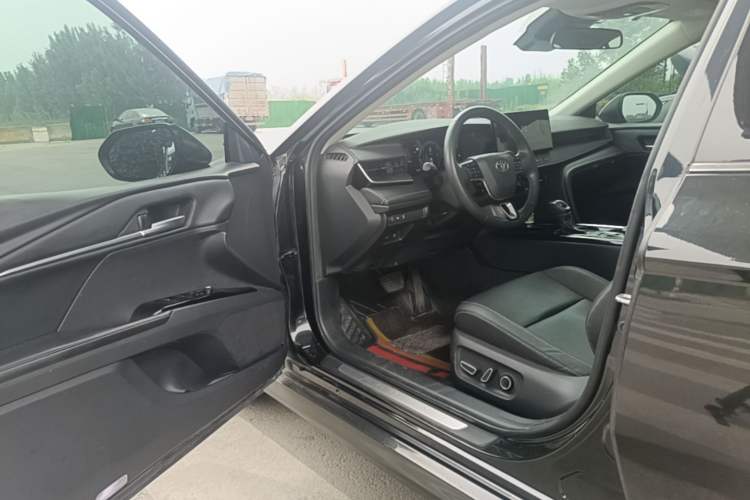 Used Toyota Camry 2024 Dual-Motor 2.0 HGVP Luxury Edition Driver Seat