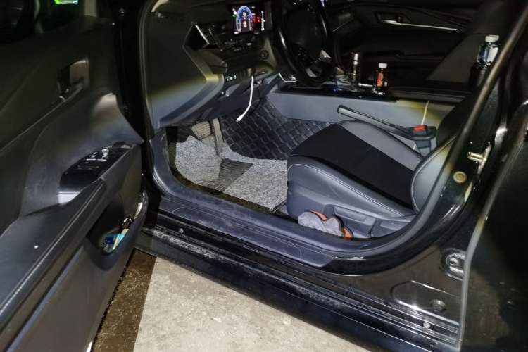Used Toyota Camry 2024 Dual-Motor 2.0 HE Elite Edition Driver Seat