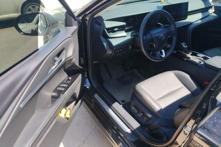 Used Toyota Camry 2024 Dual-Motor 2.0 HGVP Luxury Edition Driver Seat
