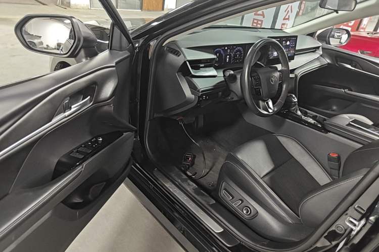 Used Toyota Camry 2024 Dual-Motor 2.0 HG Premium Edition Driver Seat