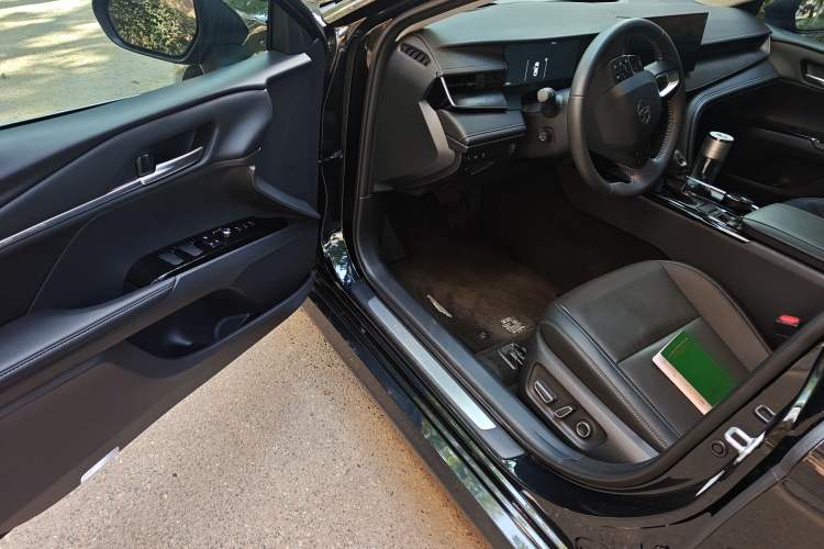 Used Toyota Camry 2024 Dual-Engine 2.5HG Prestige Edition Driver Seat
