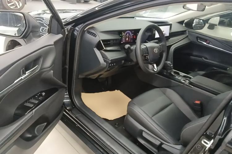 Used Toyota Camry 2024 Dual-Motor 2.0 HE Elite Edition Driver Seat
