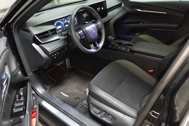 Used Toyota Camry 2024 Dual-Motor 2.5 HXS Sport Plus Edition Driver Seat