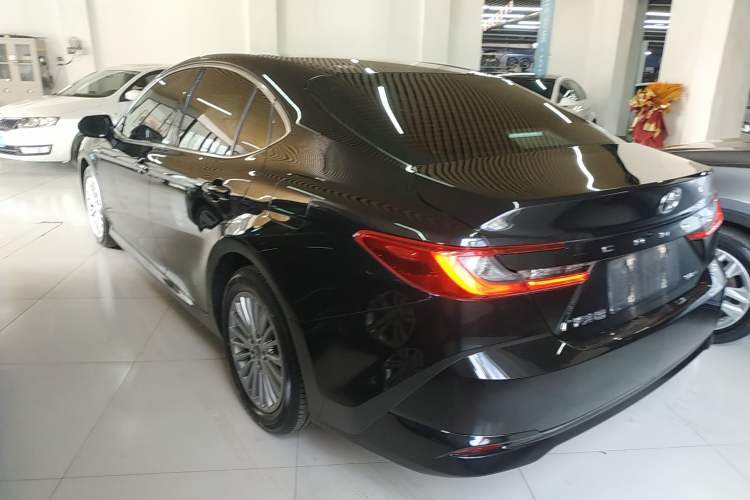 Used Toyota Camry 2024 Dual-Motor 2.0 HE Elite Edition Exterior 2