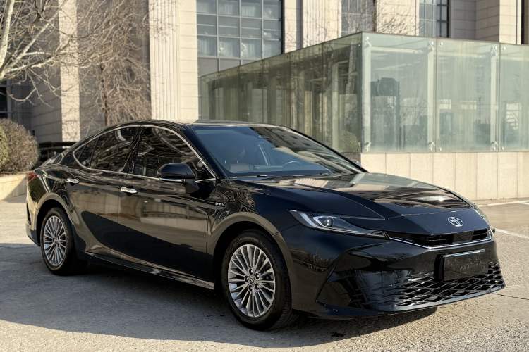 Used Toyota Camry 2024 Dual-Motor 2.0 HGVP Luxury Edition Exterior 2