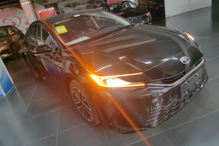 Used Toyota Camry 2024 Dual-Engine 2.5HG Prestige Edition Exterior 2