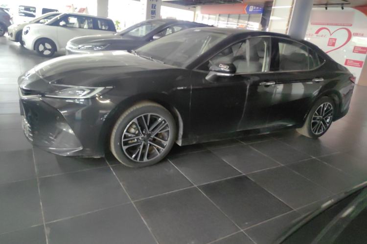 Used Toyota Camry 2024 Dual-Engine 2.5HG Prestige Edition Exterior 3