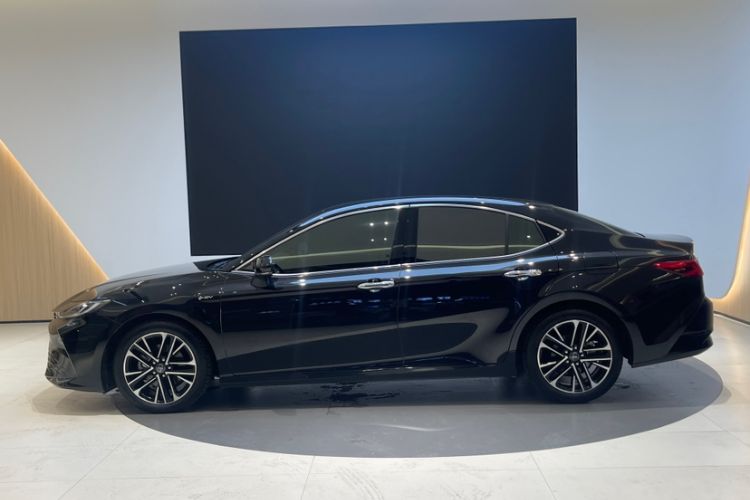 Used Toyota Camry 2024 Dual-Motor 2.0 HG Premium Edition Exterior 5
