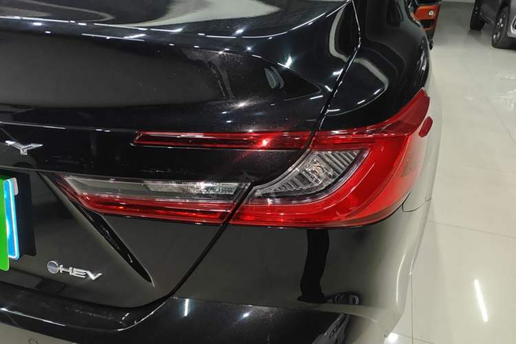 Used Toyota Camry 2024 Dual-Motor 2.0 HE Elite Edition Exterior 6