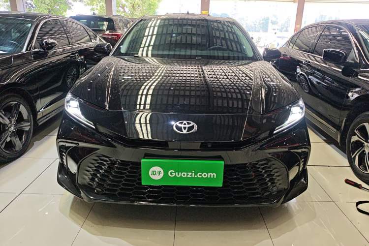 Used Toyota Camry 2024 Dual-Motor 2.0 HE Elite Edition Front