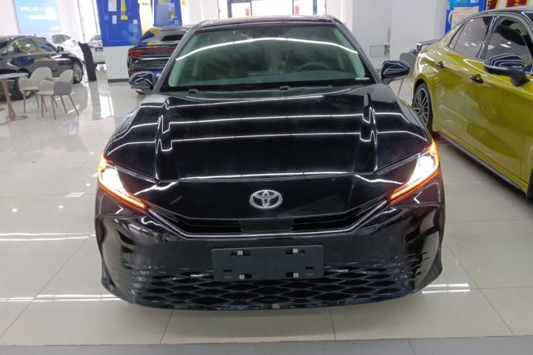 Used Toyota Camry 2024 Dual-Motor 2.0 HE Elite Edition Front