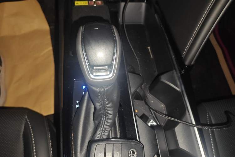 Used Toyota Camry 2024 2.0 GVP Luxury Edition Gear Lever