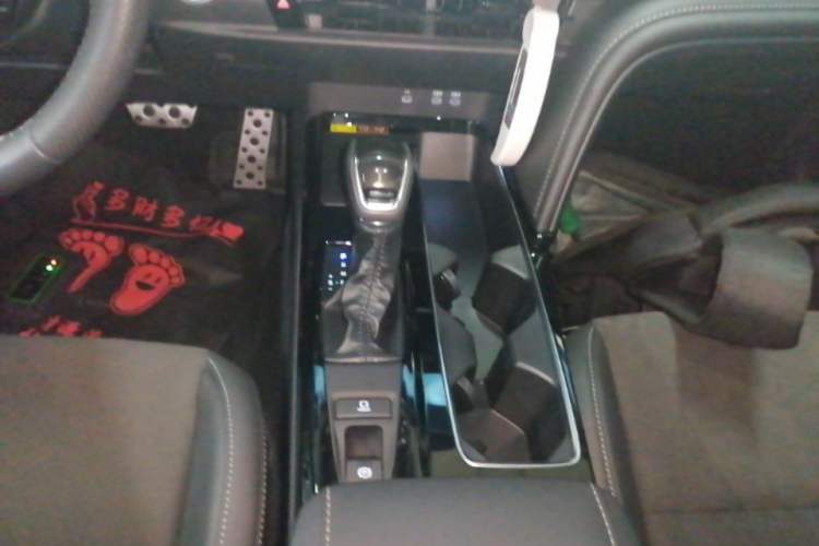 Used Toyota Camry 2024 Dual-Motor 2.0HS Sport Edition Gear Lever
