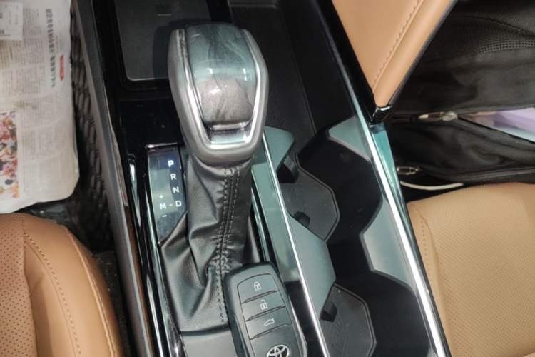 Used Toyota Camry 2024 2.0 GVP Luxury Edition Gear Lever