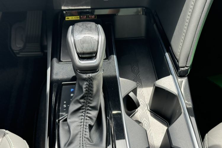 Used Toyota Camry 2024 Dual-Engine 2.5HG Prestige Edition Gear Lever