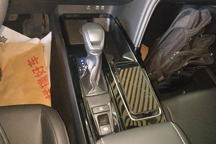 Used Toyota Camry 2024 Dual-Motor 2.0 HE Elite Edition Gear Lever