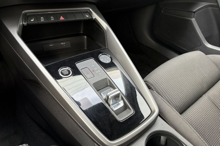 Used Toyota Camry 2024 Dual-Engine 2.5HG Prestige Edition Gear Lever