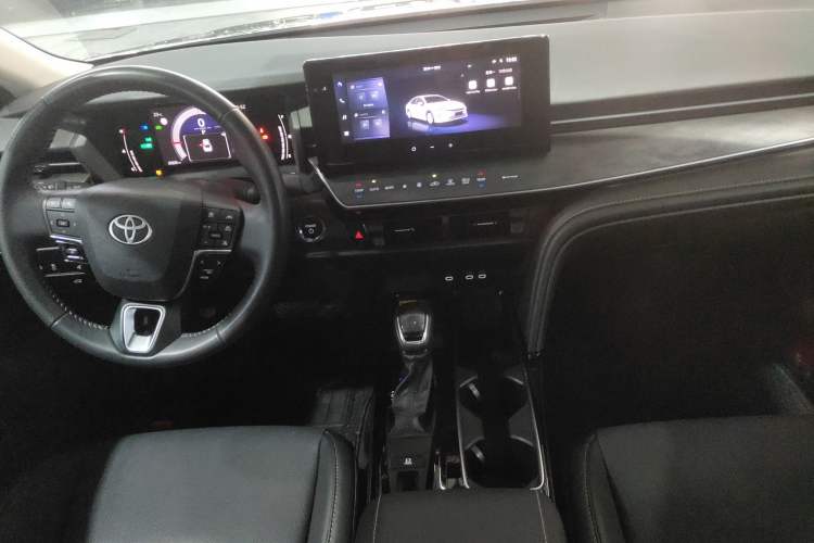 Used Toyota Camry 2024 Dual-Motor 2.0 HGVP Luxury Edition Gear Lever