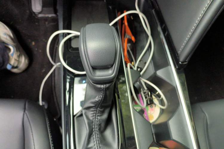 Used Toyota Camry 2024 Dual-Motor 2.0 HE Elite Edition Gear Lever