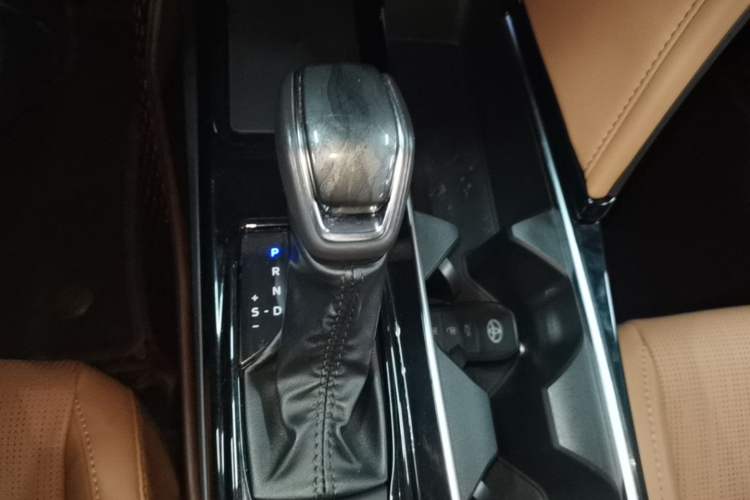 Used Toyota Camry 2024 Dual-Motor 2.0 HG Premium Edition Gear Lever