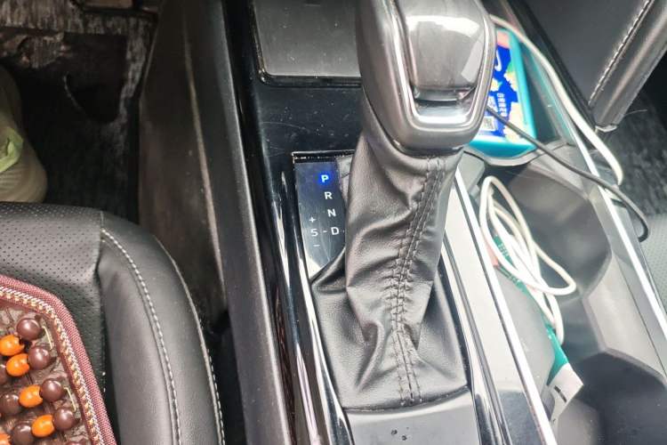 Used Toyota Camry 2024 Dual-Motor 2.0 HGVP Luxury Edition Gear Lever
