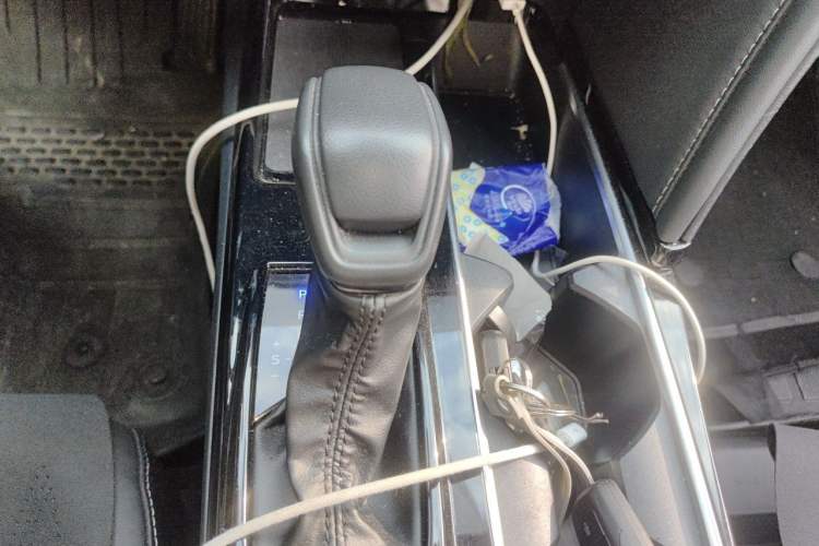 Used Toyota Camry 2024 Dual-Motor 2.0 HE Elite Edition Gear Lever
